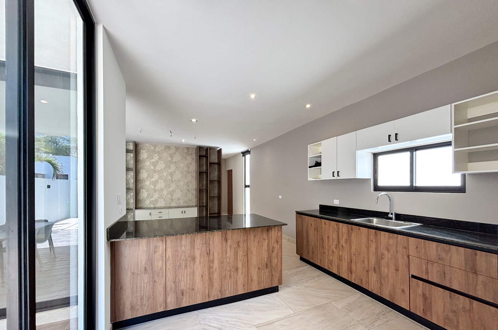 1750-Casa-en-venta-en-Verna-Conkal-en-Merida-de-2-plantas-3-recamaras-equipada (38).jpg